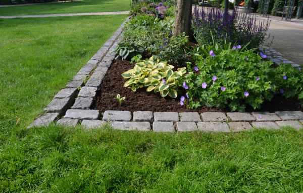 Flower Bed Mulching in Midland
